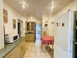 Kitchen- click for photo gallery